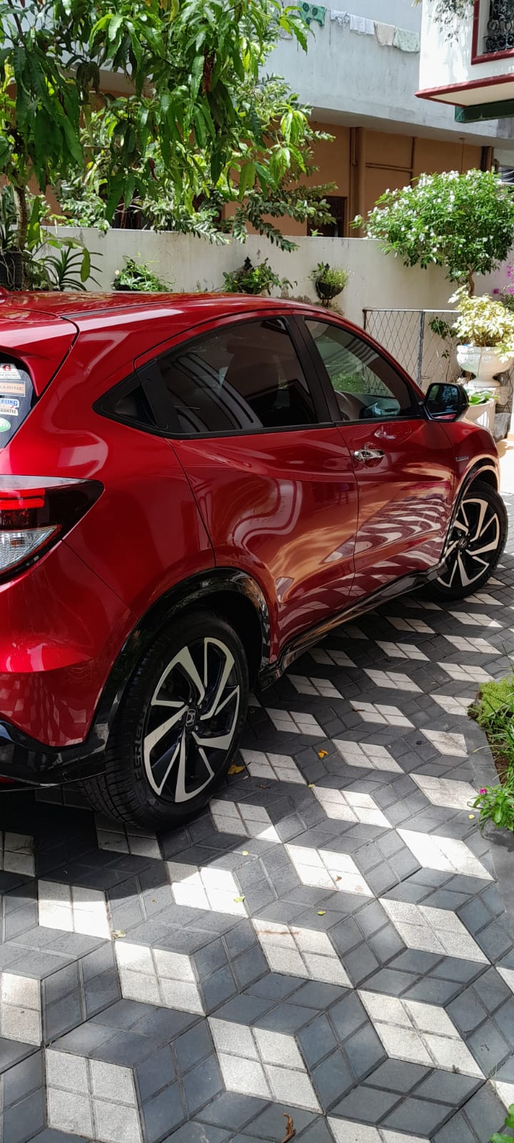 Honda Vezel 2017 - பயன்படுத்தப்பட்டது SUV sale in Sri Lanka - patpat.lk