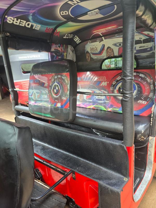 Bajaj Three Wheel 2015 - பயன்படுத்தப்பட்டது முச்சக்கர வண்டி sale in Sri Lanka - patpat.lk