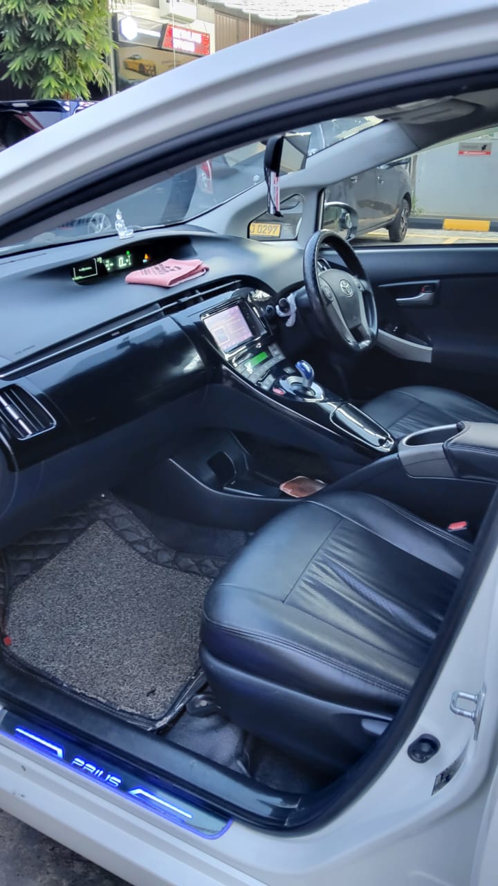 Toyota Prius 2014 - பயன்படுத்தப்பட்டது கார் sale in Sri Lanka - patpat.lk