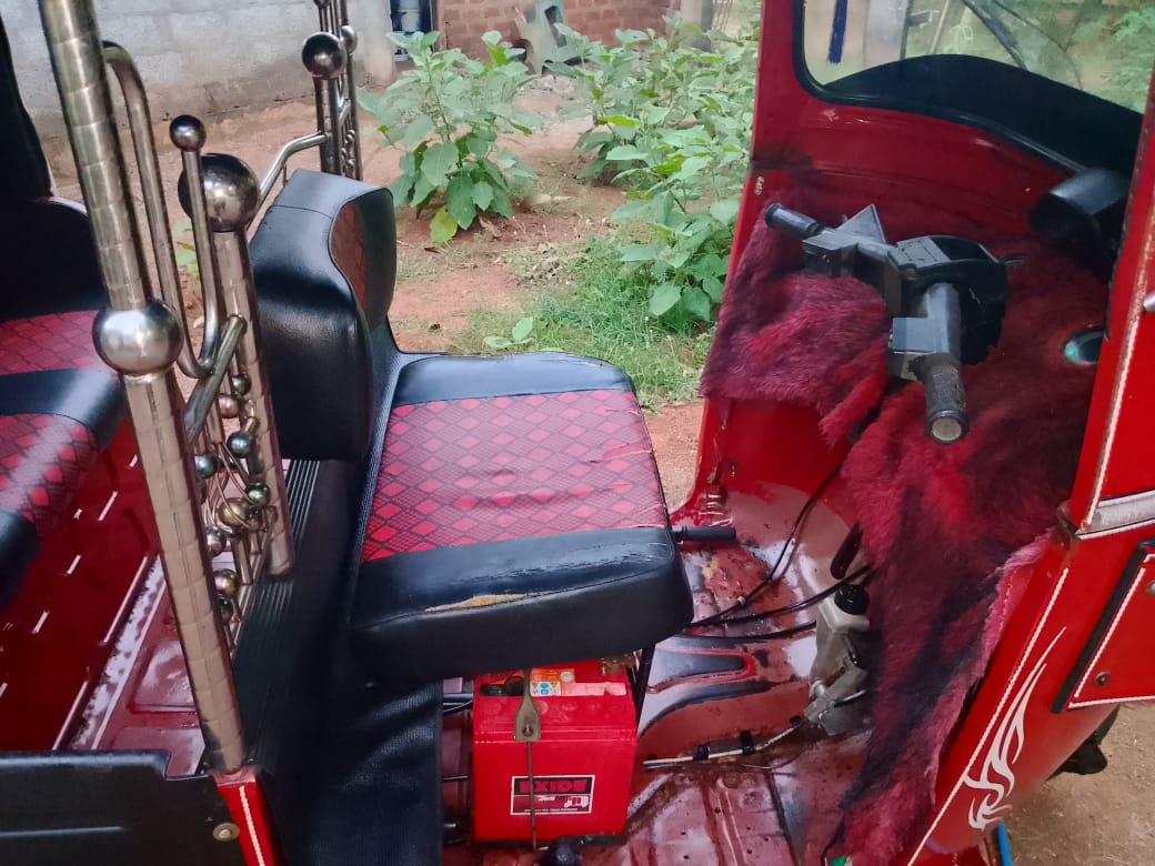 Bajaj Three Wheel 2012 - Used Three wheeler sale in Sri Lanka - patpat.lk