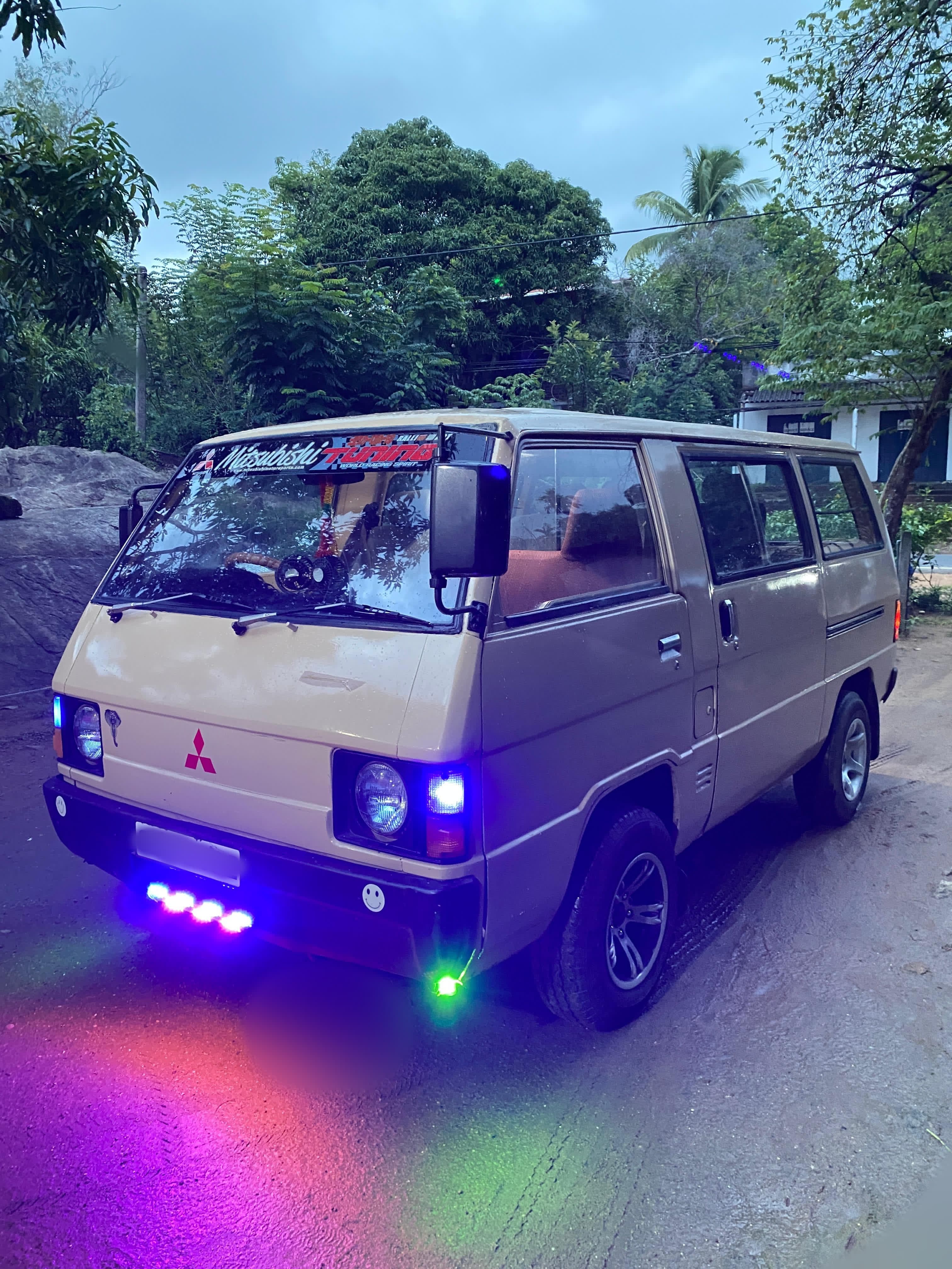 Mitsubishi Delica 1982 - Used Van sale in Sri Lanka - patpat.lk