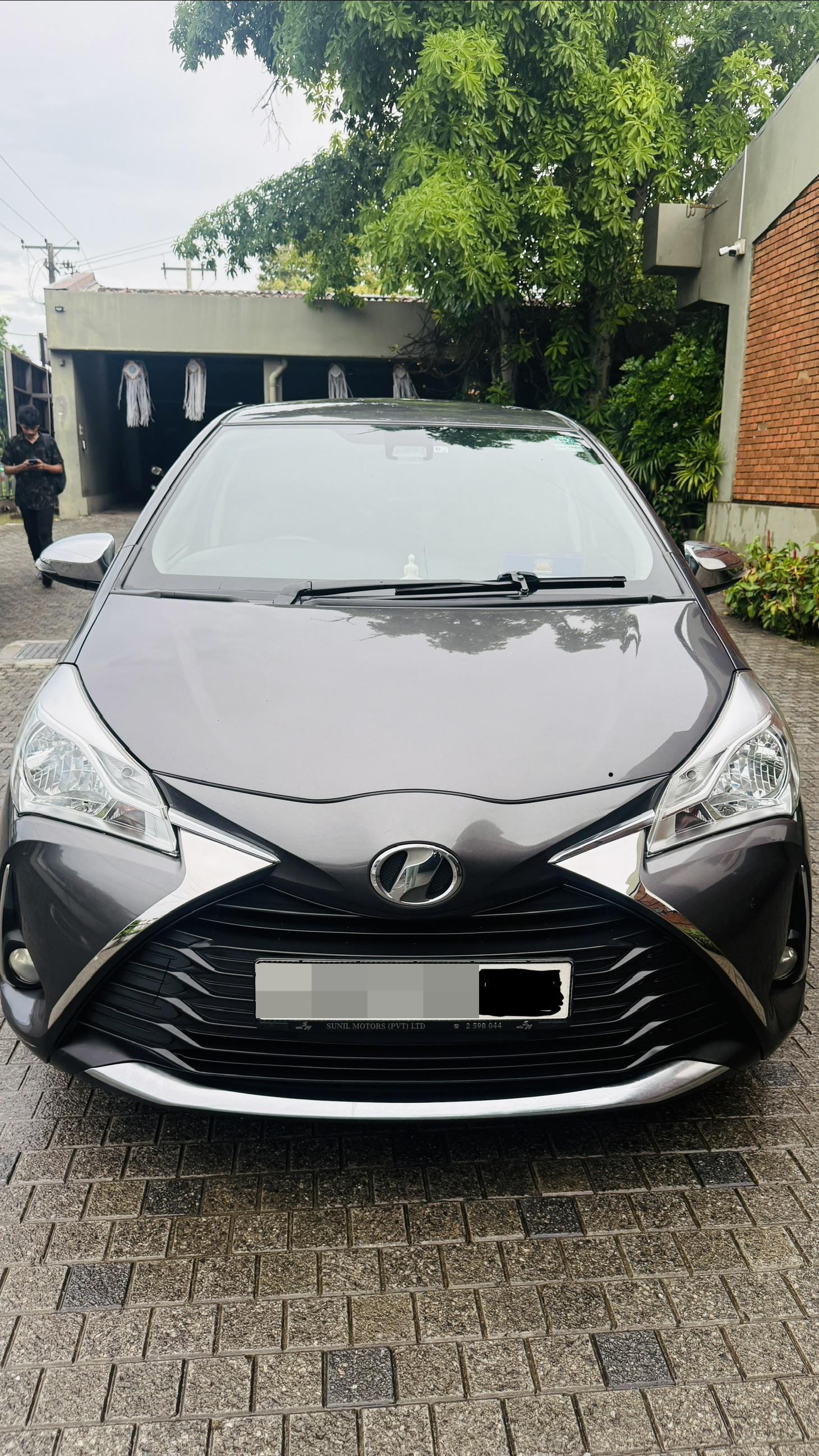 Toyota Vitz 2017 - අලුත් කාර් sale in Sri Lanka - patpat.lk