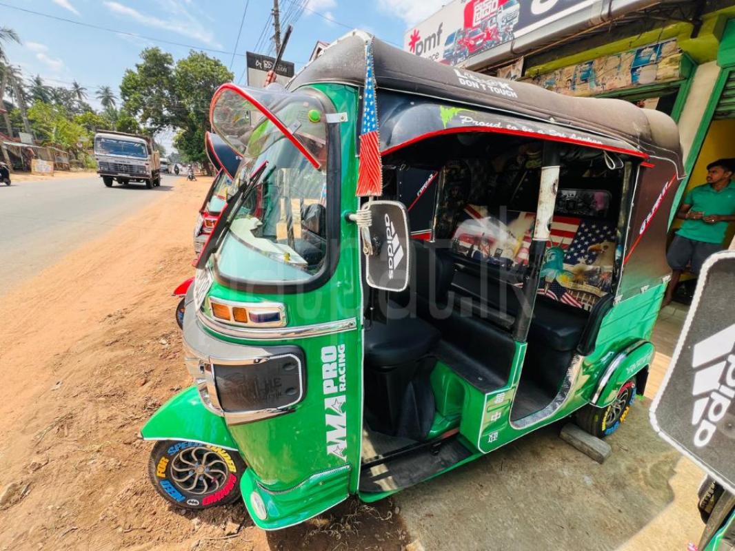 Bajaj Three Wheel 2014 - Used Three wheeler sale in Sri Lanka - patpat.lk