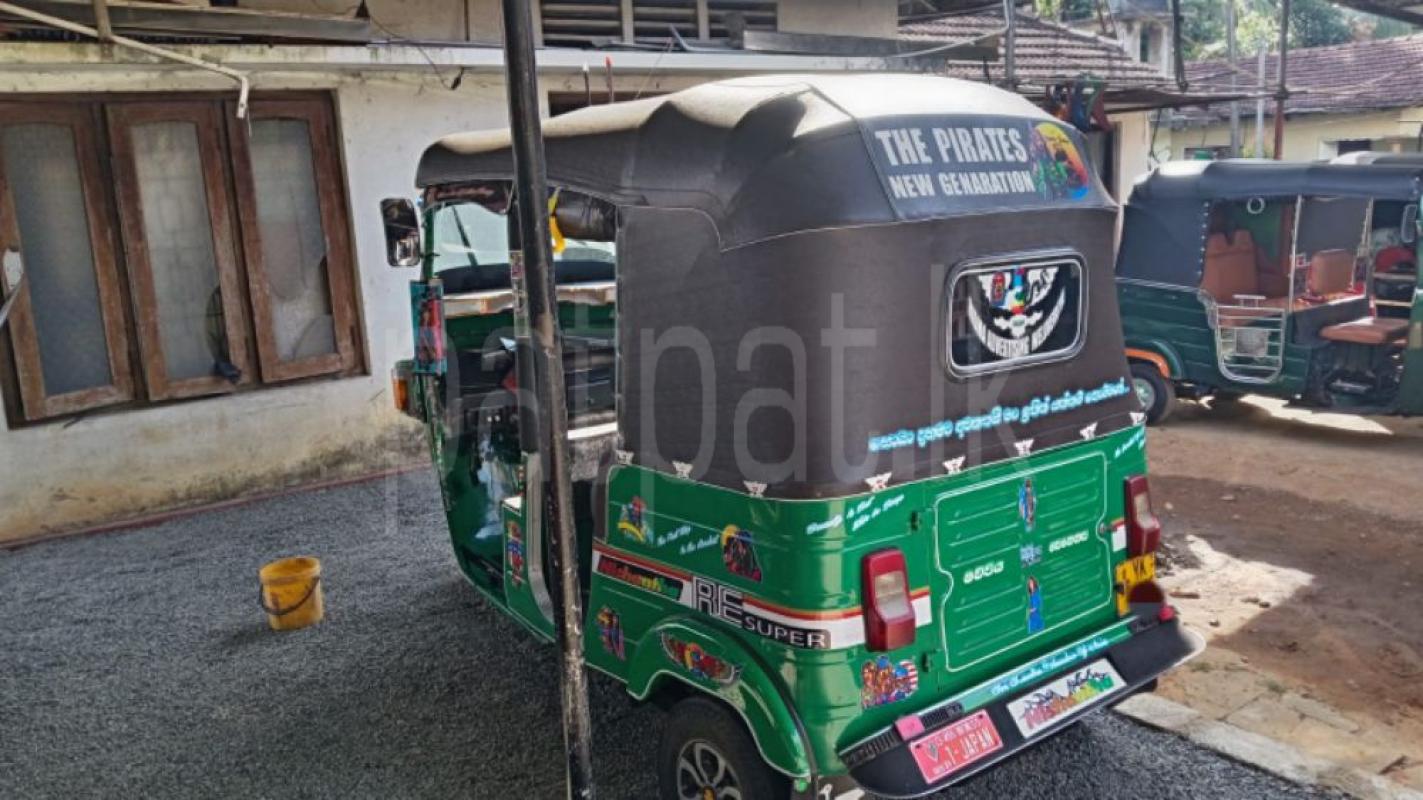 Bajaj 4 stroke 2011 - பயன்படுத்தப்பட்டது முச்சக்கர வண்டி sale in Sri Lanka - patpat.lk