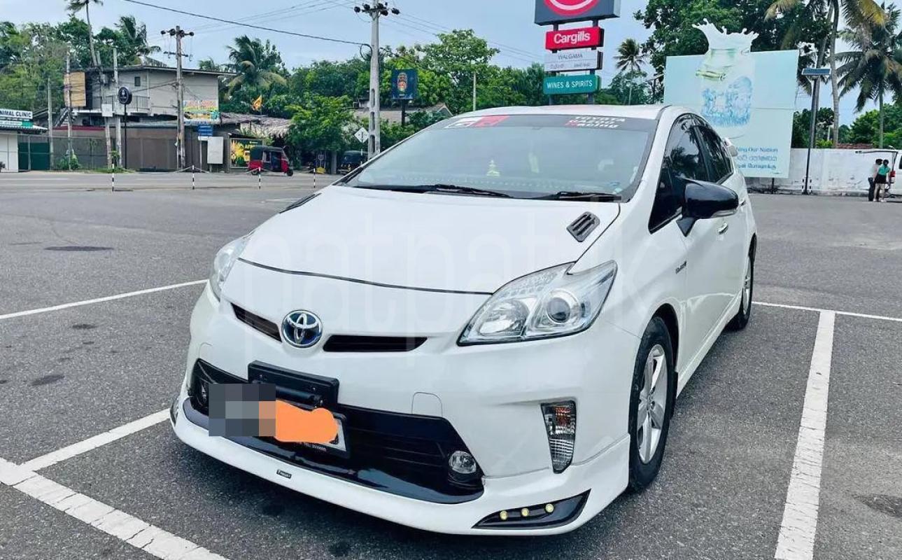 Toyota Prius 2010 - பயன்படுத்தப்பட்டது கார் sale in Sri Lanka - patpat.lk