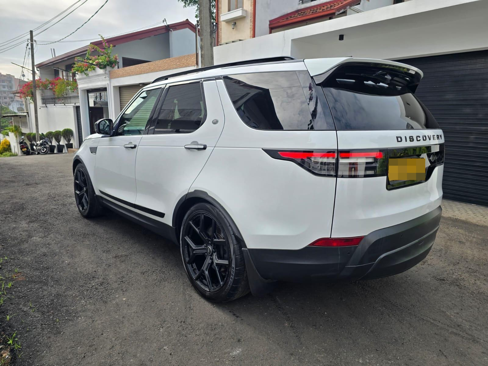 Land Rover Discovery 2017 - பயன்படுத்தப்பட்டது SUV sale in Sri Lanka - patpat.lk