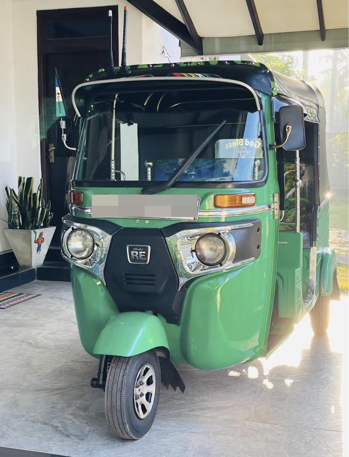 Bajaj Three Wheel 2015 - Used Three wheeler sale in Sri Lanka - patpat.lk