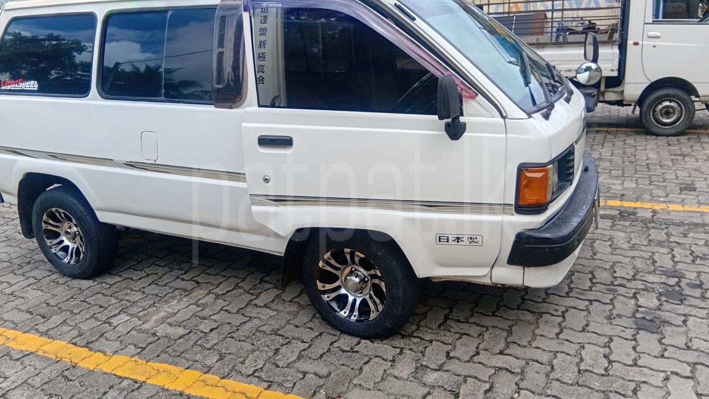 Toyota LiteAce 1986 - பயன்படுத்தப்பட்டது வேன் sale in Sri Lanka - patpat.lk