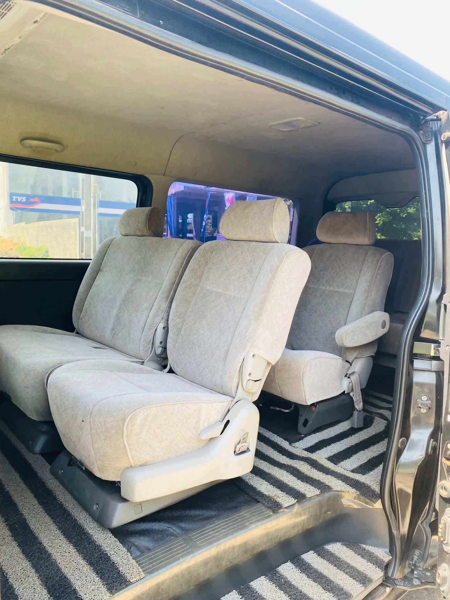 Toyota Hiace 2012 - භාවිතා කරන ලද වෑන් රථය sale in Sri Lanka - patpat.lk