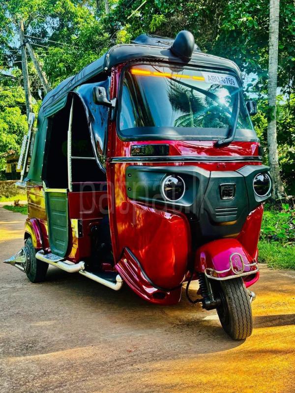 Bajaj 4 stroke 2019 - பயன்படுத்தப்பட்டது முச்சக்கர வண்டி sale in Sri Lanka - patpat.lk