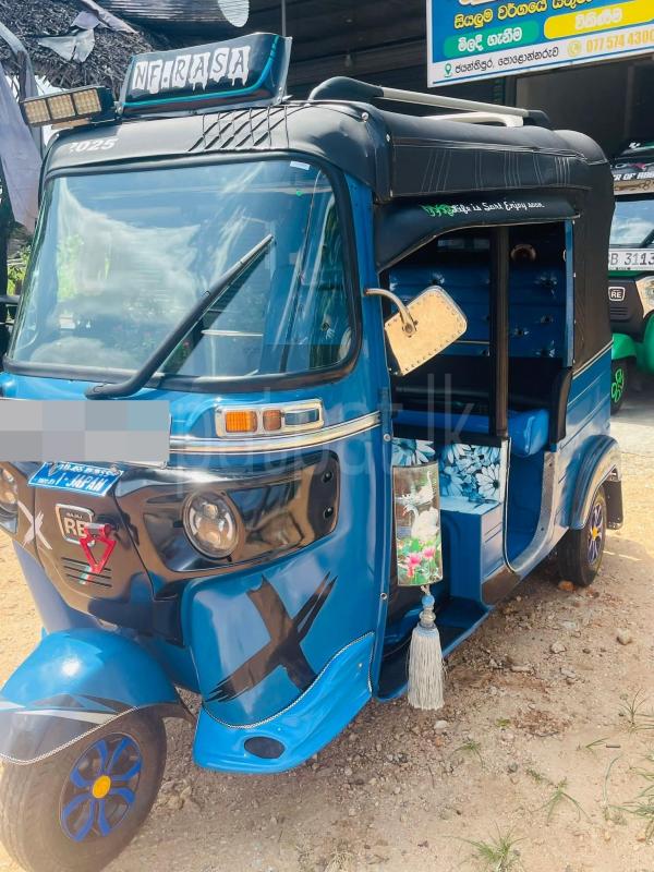 Bajaj Three Wheel 2015 - மறுசீரமைக்கப்பட்டது முச்சக்கர வண்டி sale in Sri Lanka - patpat.lk