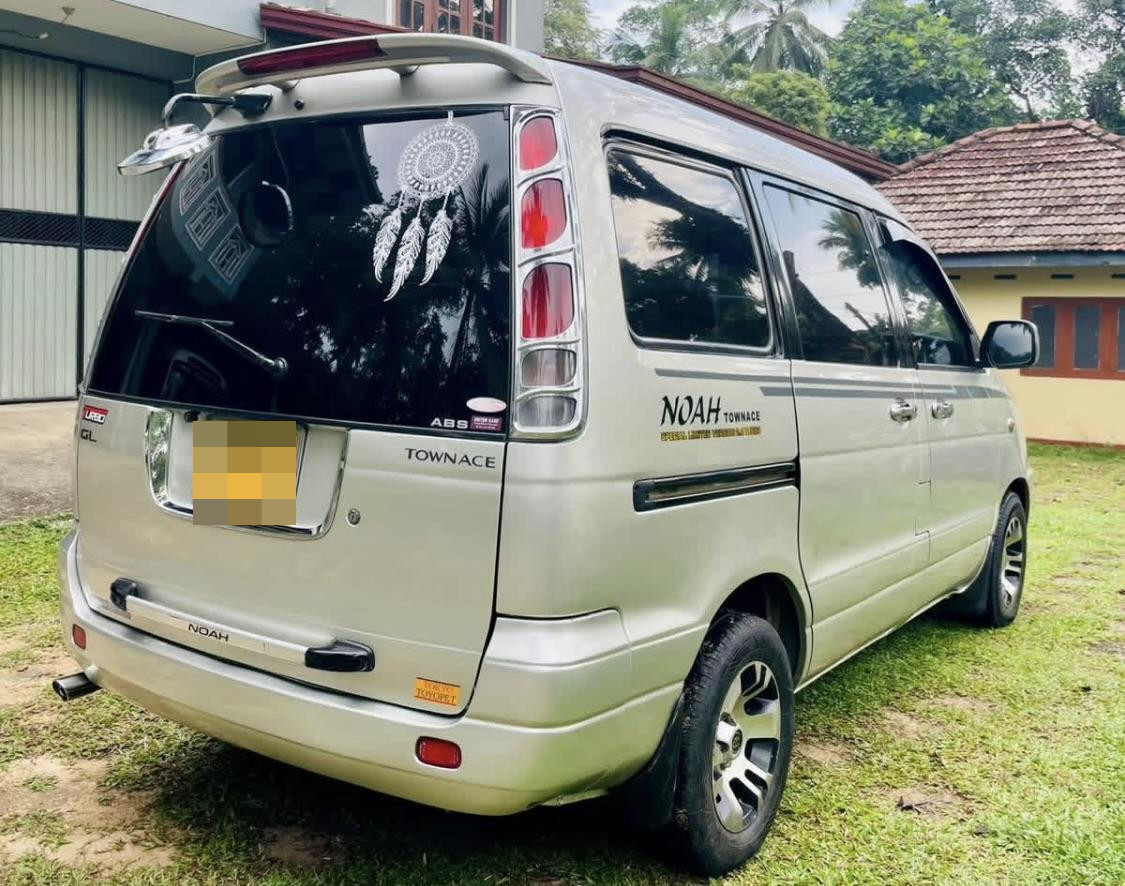 Toyota TownAce 2001 - பயன்படுத்தப்பட்டது வேன் sale in Sri Lanka - patpat.lk