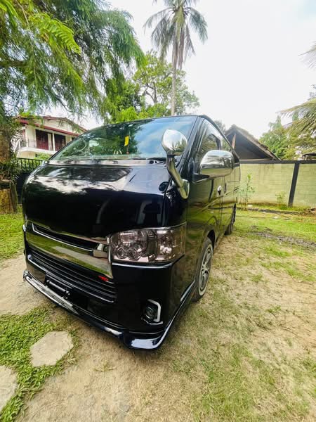 Toyota Hiace 2015 - பயன்படுத்தப்பட்டது வேன் sale in Sri Lanka - patpat.lk