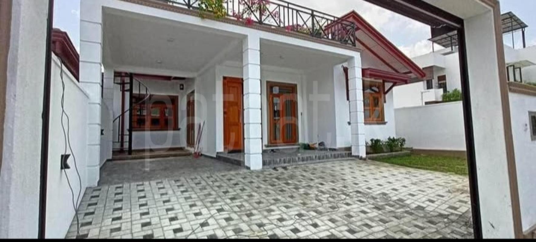 House for Sale in Bandaragama ads-image-1