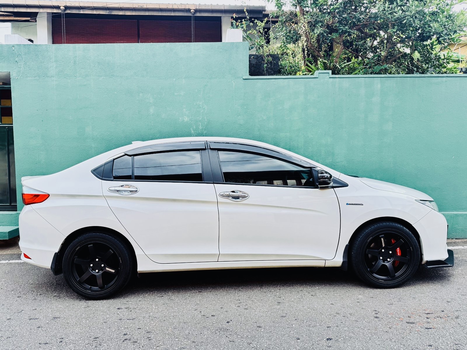 Honda Grace 2017 - பயன்படுத்தப்பட்டது கார் sale in Sri Lanka - patpat.lk