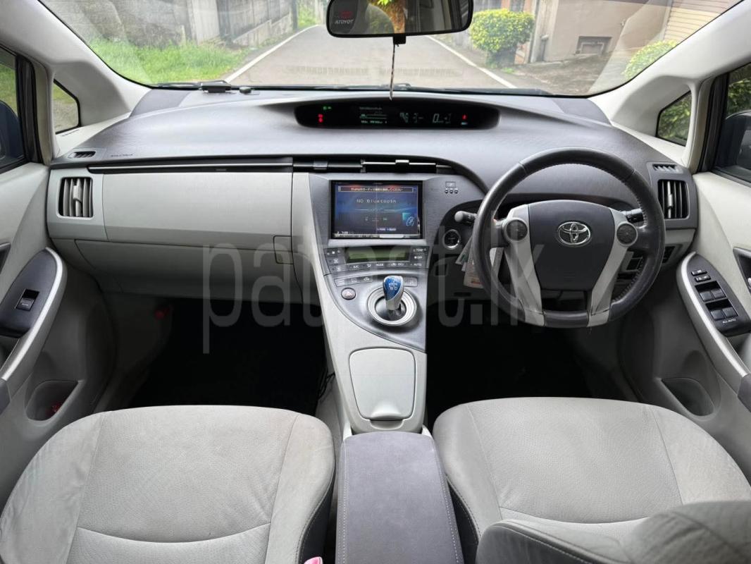 Toyota Prius 2011 - பயன்படுத்தப்பட்டது கார் sale in Sri Lanka - patpat.lk