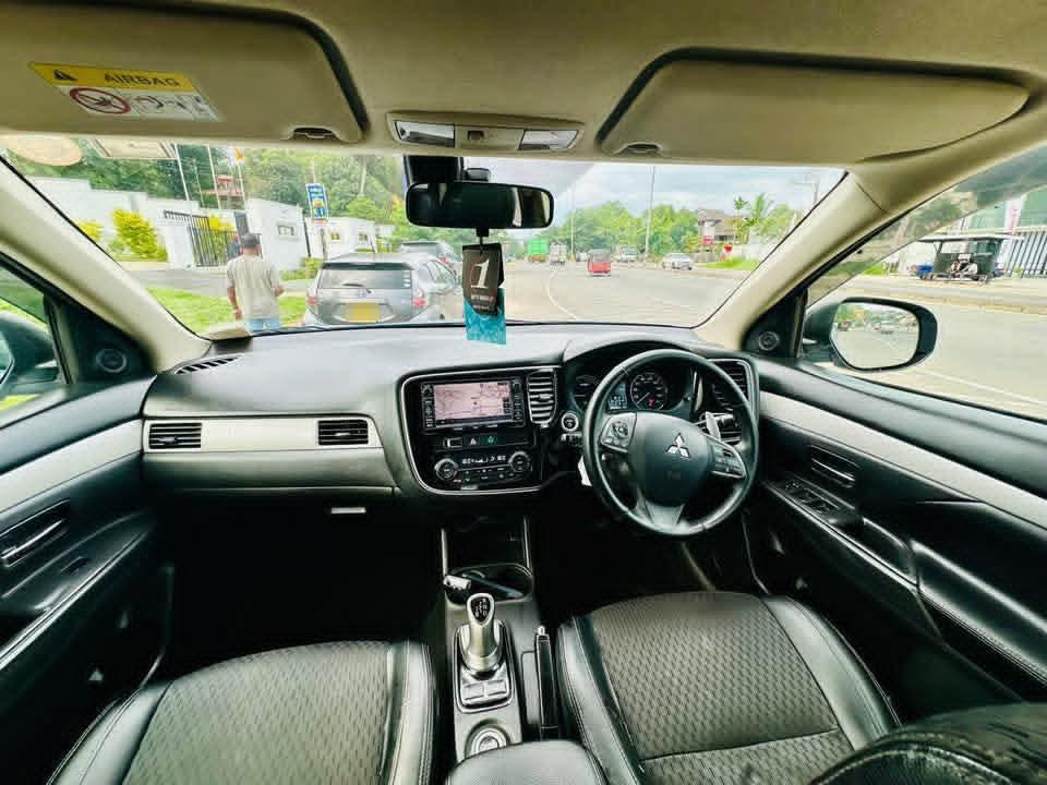 Mitsubishi Outlander 2017 - பயன்படுத்தப்பட்டது SUV sale in Sri Lanka - patpat.lk