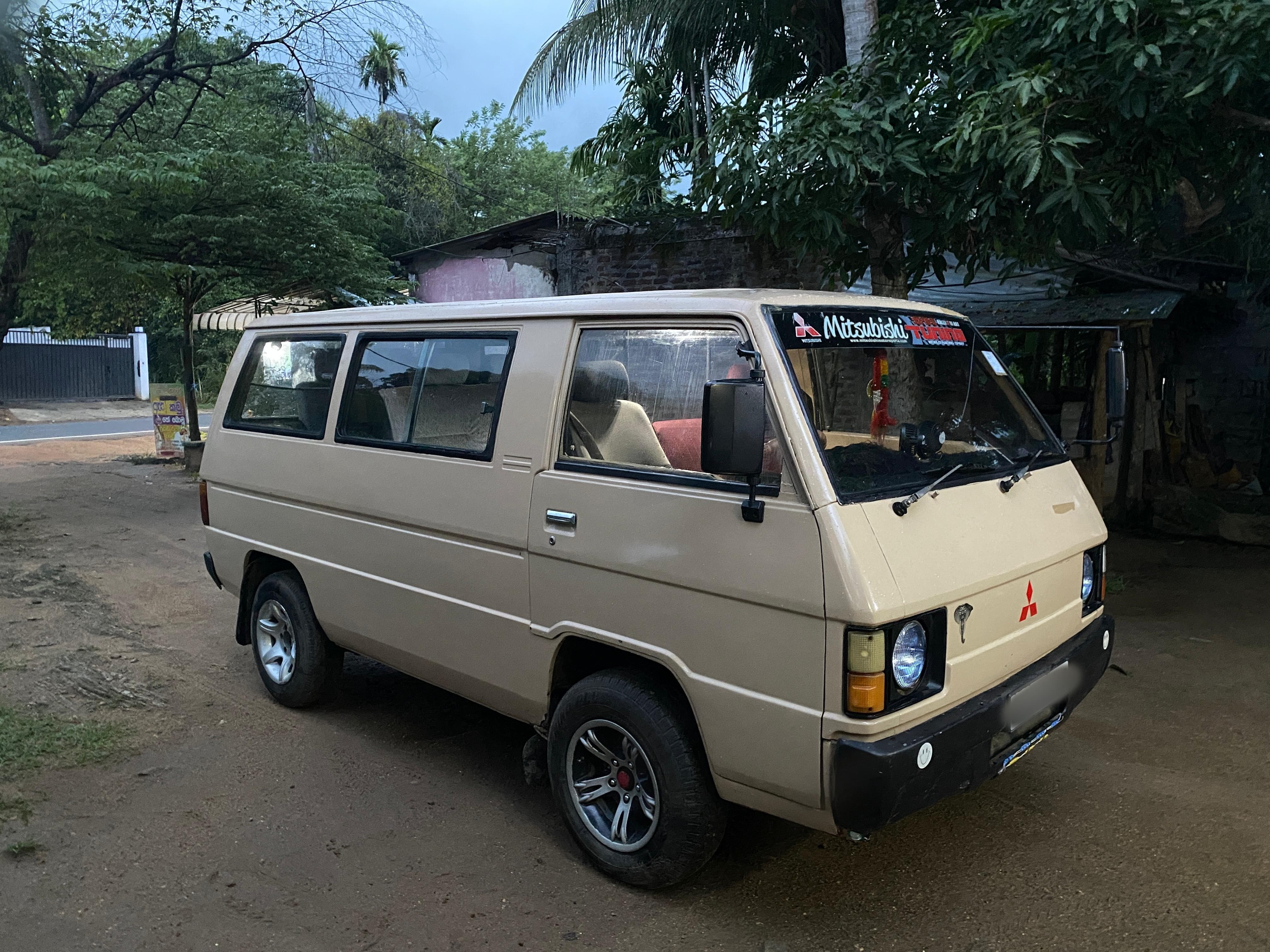 Mitsubishi Delica 1982 - Used Van sale in Sri Lanka - patpat.lk