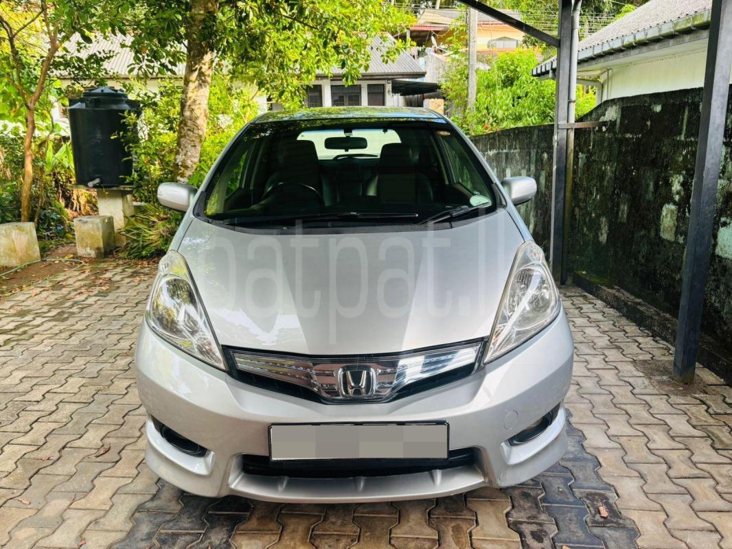 Honda FIT SHUTTLE 2013 - பயன்படுத்தப்பட்டது கார் sale in Sri Lanka - patpat.lk