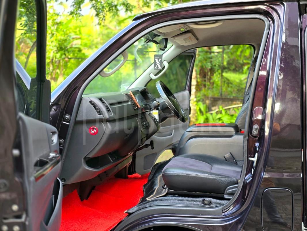Toyota Hiace 2015 - மறுசீரமைக்கப்பட்டது வேன் sale in Sri Lanka - patpat.lk