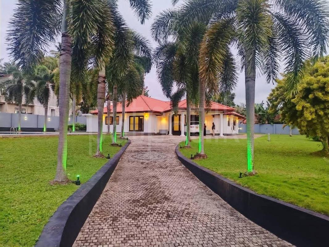 Restaurant for Sale in Kandana