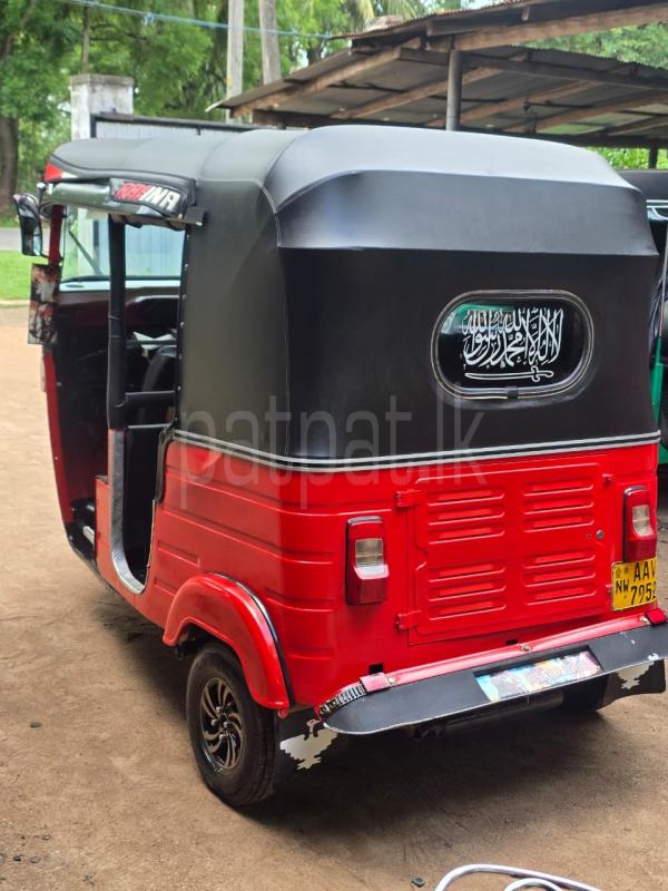 Bajaj Three Wheel 2015 - பயன்படுத்தப்பட்டது முச்சக்கர வண்டி sale in Sri Lanka - patpat.lk