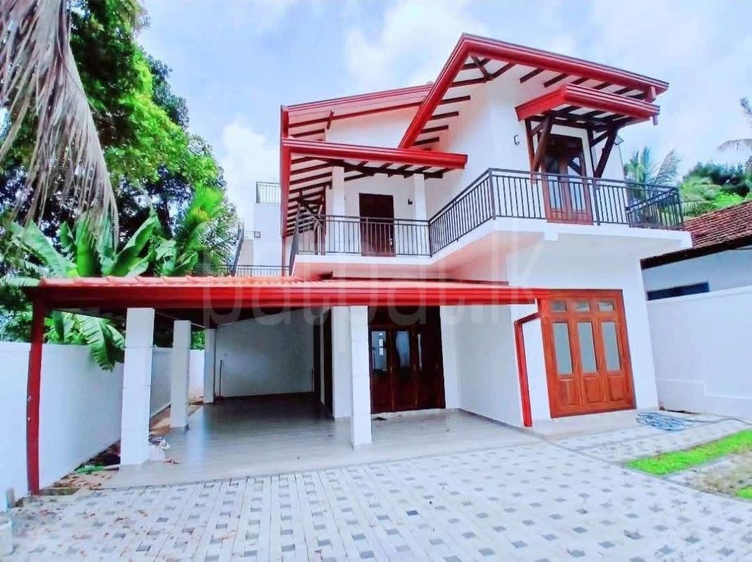 House for Sale in Athurugiriya