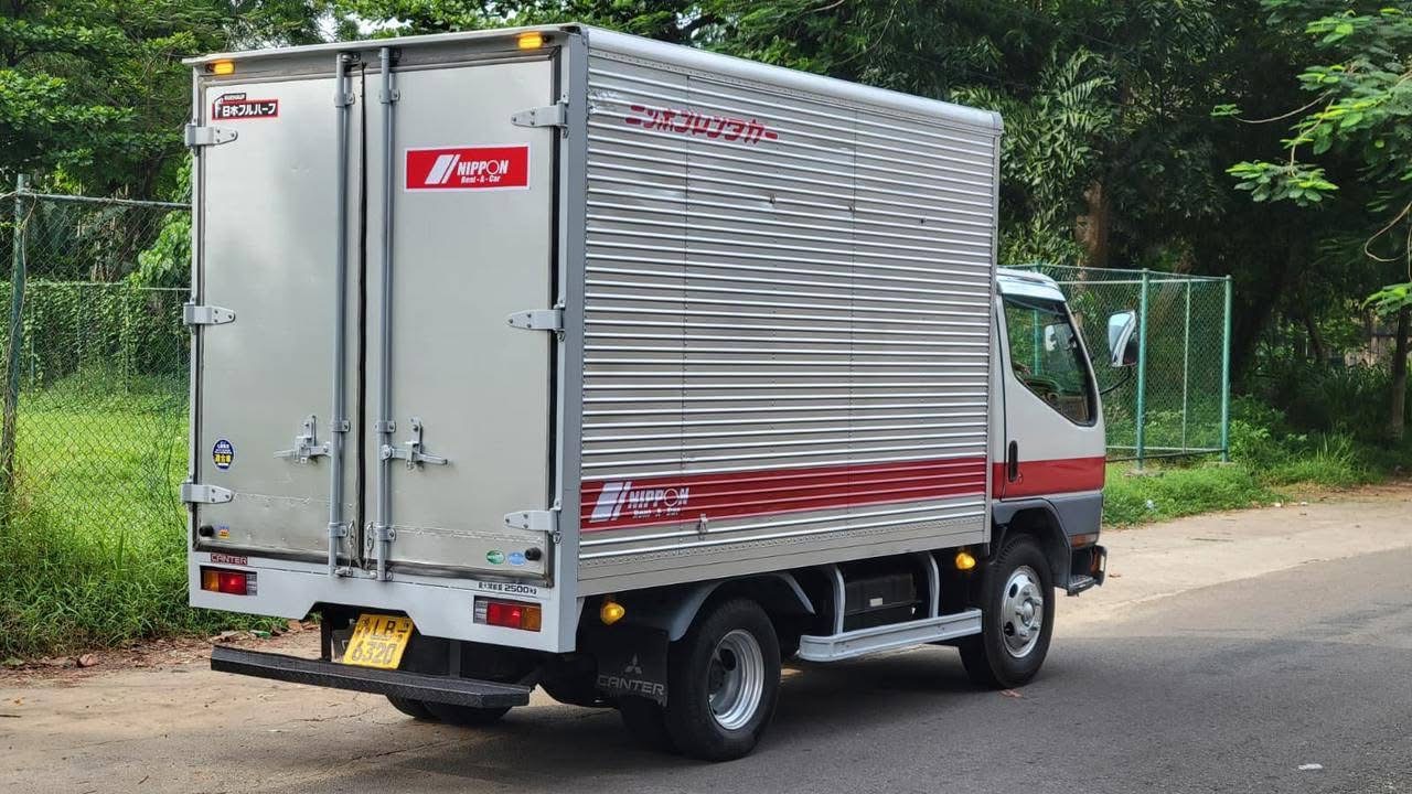 Mitsubishi Canter 2002 - பயன்படுத்தப்பட்டது டிரக் sale in Sri Lanka - patpat.lk