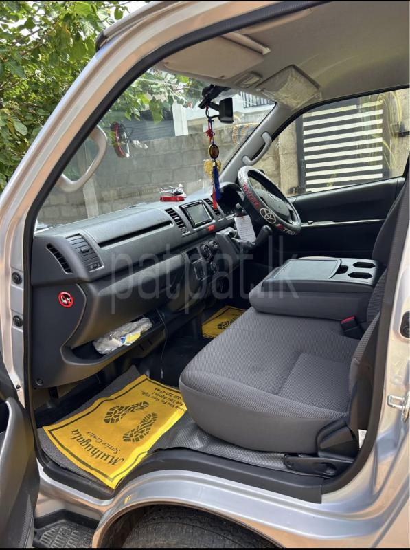 Toyota Hiace 2016 - பயன்படுத்தப்பட்டது வேன் sale in Sri Lanka - patpat.lk