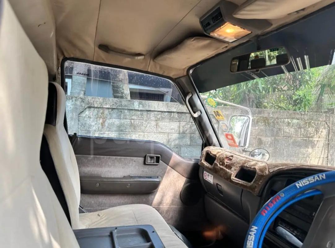 Nissan Caravan 1997 - பயன்படுத்தப்பட்டது வேன் sale in Sri Lanka - patpat.lk