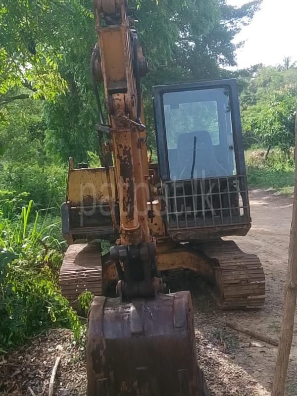 Komatsu Excavator 2000 - பயன்படுத்தப்பட்டது கனரக sale in Sri Lanka - patpat.lk