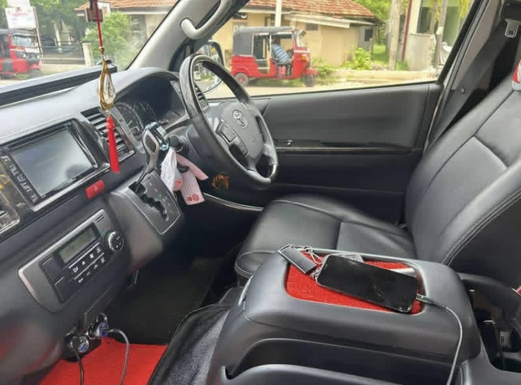 Toyota Hiace 2017 - பயன்படுத்தப்பட்டது வேன் sale in Sri Lanka - patpat.lk