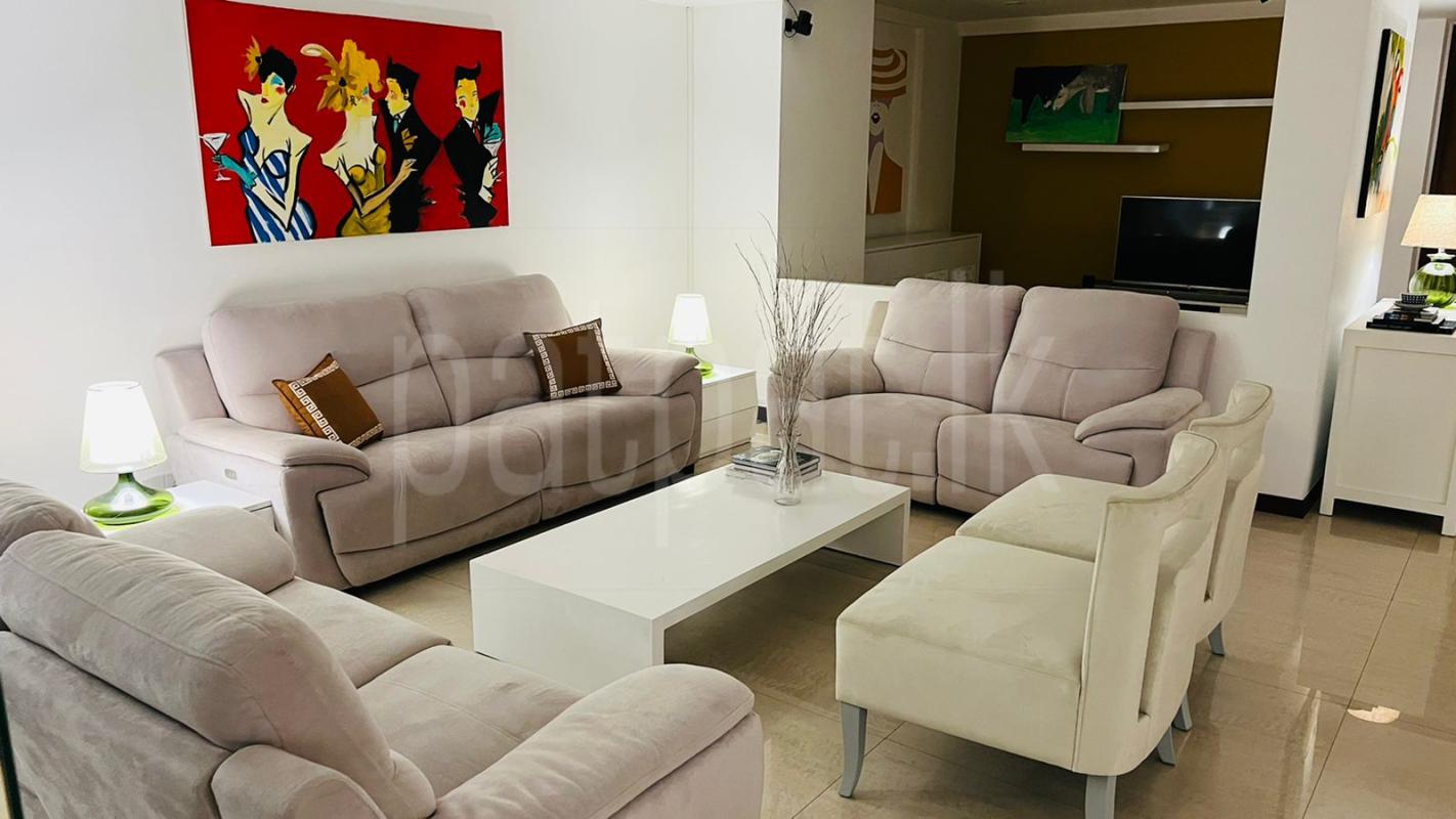 Unfurnished Apartment for Sale in Kollupitiya (Colombo 03)