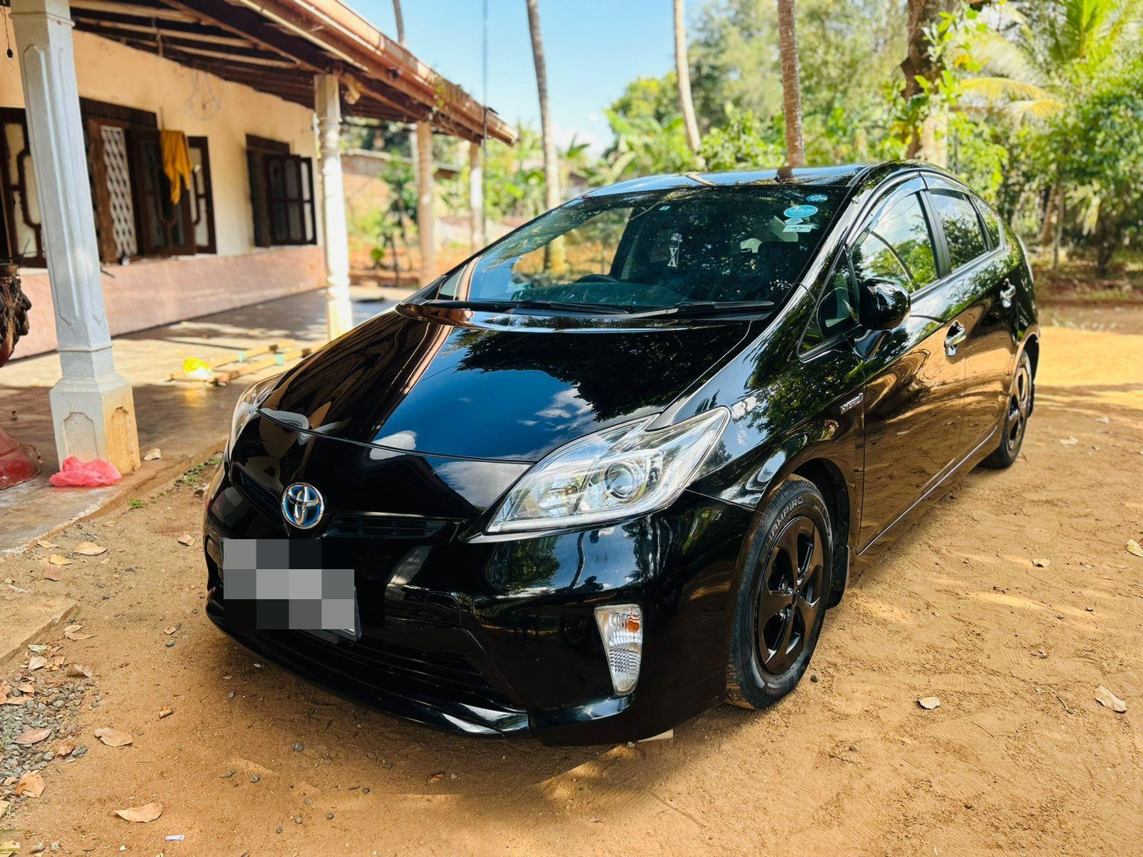 Toyota Prius 2014 - භාවිතා කරන ලද කාර් sale in Sri Lanka - patpat.lk