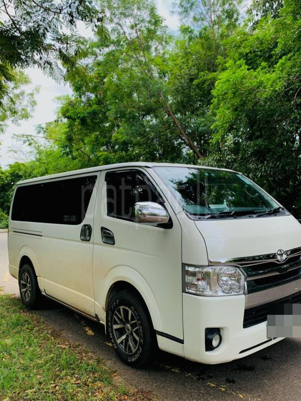 Toyota Hiace 2014 - பயன்படுத்தப்பட்டது வேன் sale in Sri Lanka - patpat.lk