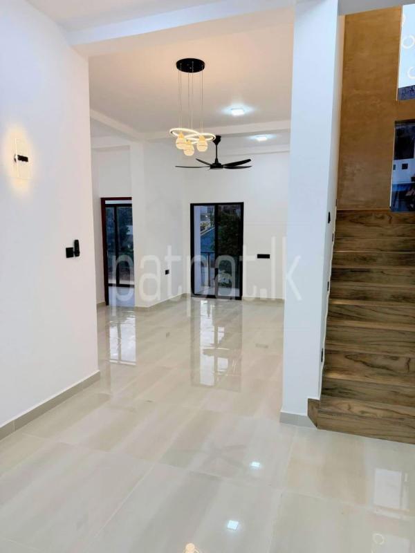 House for Sale in Athurugiriya