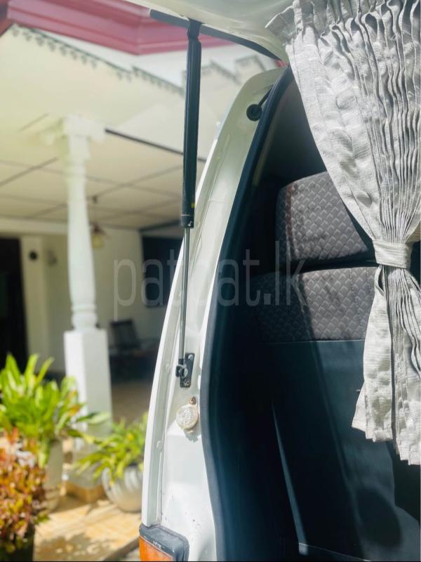 Nissan Caravan 1997 - Used Van sale in Sri Lanka - patpat.lk