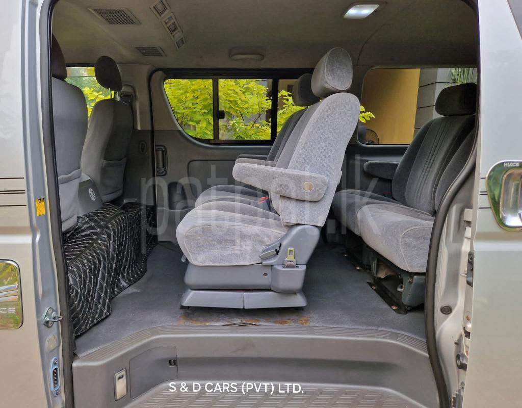 Toyota Hiace 2007 - භාවිතා කරන ලද වෑන් රථය sale in Sri Lanka - patpat.lk