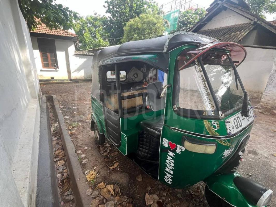 Bajaj Three Wheel 2005 - பயன்படுத்தப்பட்டது முச்சக்கர வண்டி sale in Sri Lanka - patpat.lk