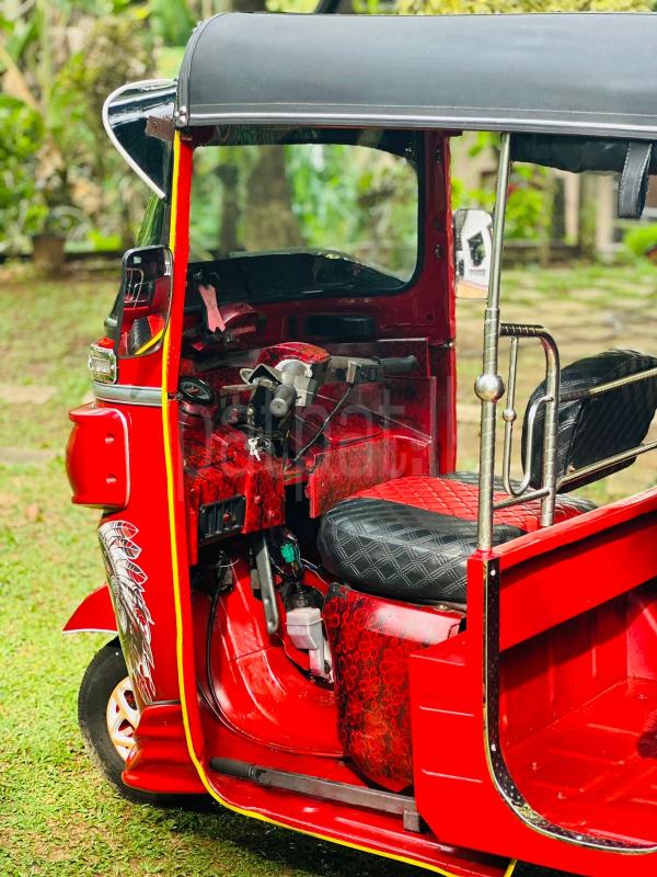 Bajaj Three Wheel 2014 - பயன்படுத்தப்பட்டது முச்சக்கர வண்டி sale in Sri Lanka - patpat.lk