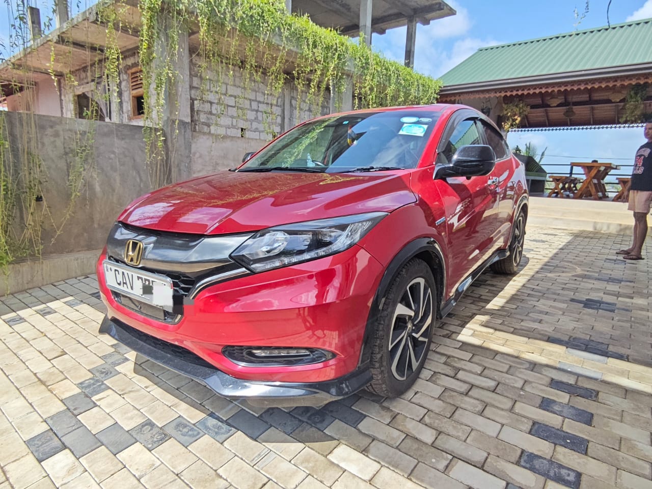 Honda Vezel 2016 - භාවිතා කරන ලද SUV රථය sale in Sri Lanka - patpat.lk