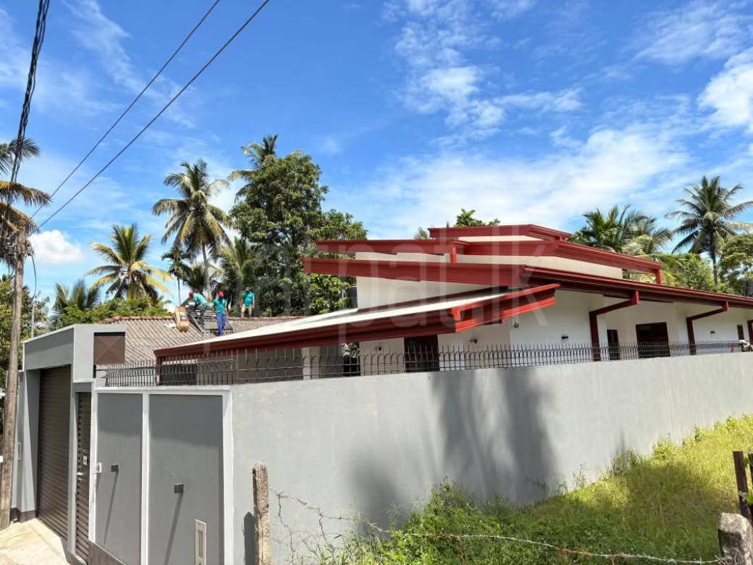 House for Sale in Athurugiriya