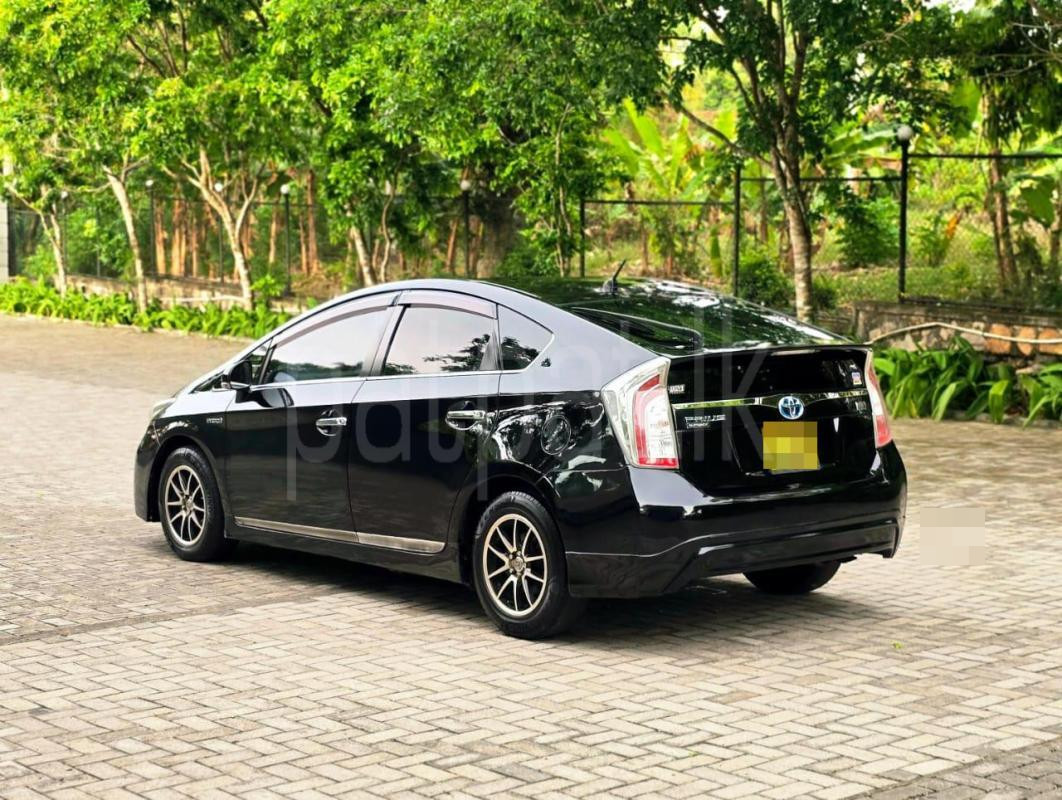 Toyota Prius 2013 - பயன்படுத்தப்பட்டது கார் sale in Sri Lanka - patpat.lk