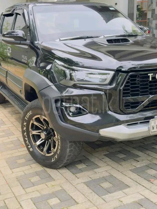 Toyota Hilux 2006 - பயன்படுத்தப்பட்டது சரக்கு போக்குவரத்து sale in Sri Lanka - patpat.lk