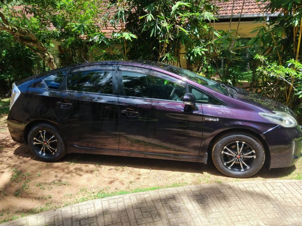 Toyota Prius 2013 - Reconditioned Car sale in Sri Lanka - patpat.lk
