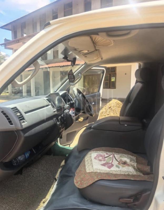 Toyota Hiace 2006 - Used Van sale in Sri Lanka - patpat.lk