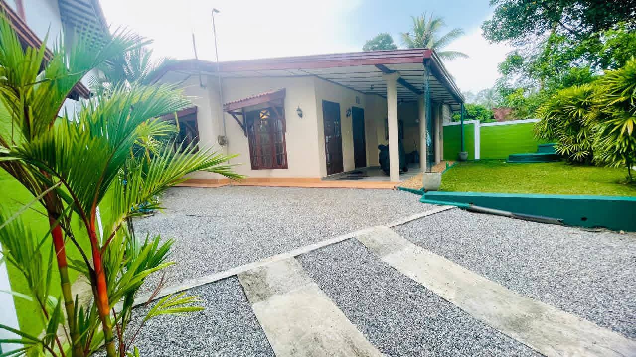 House for Sale in Athurugiriya