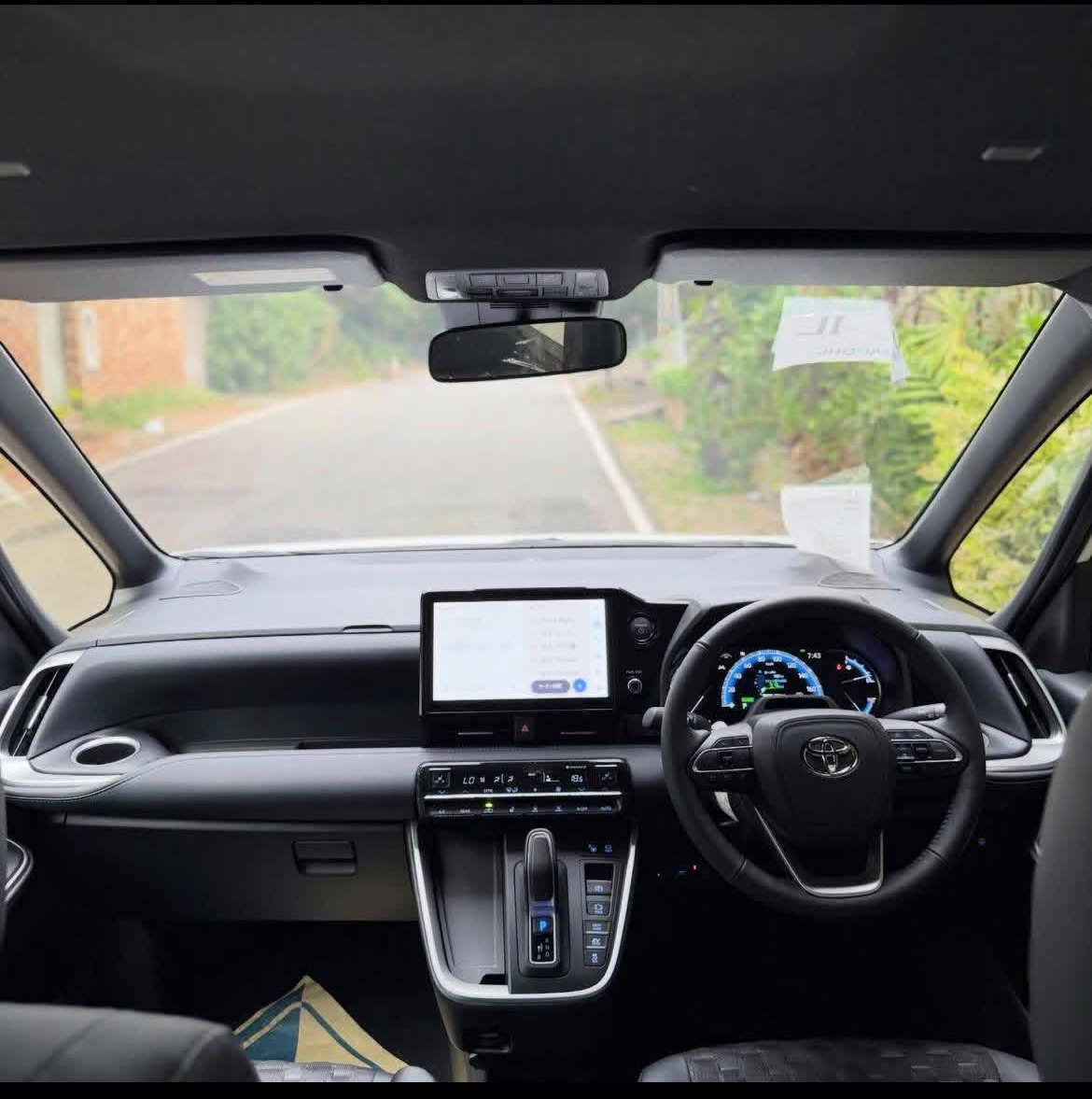 Toyota Voxy 2025 - சான்றளிக்கப்பட்டது வேன் sale in Sri Lanka - patpat.lk