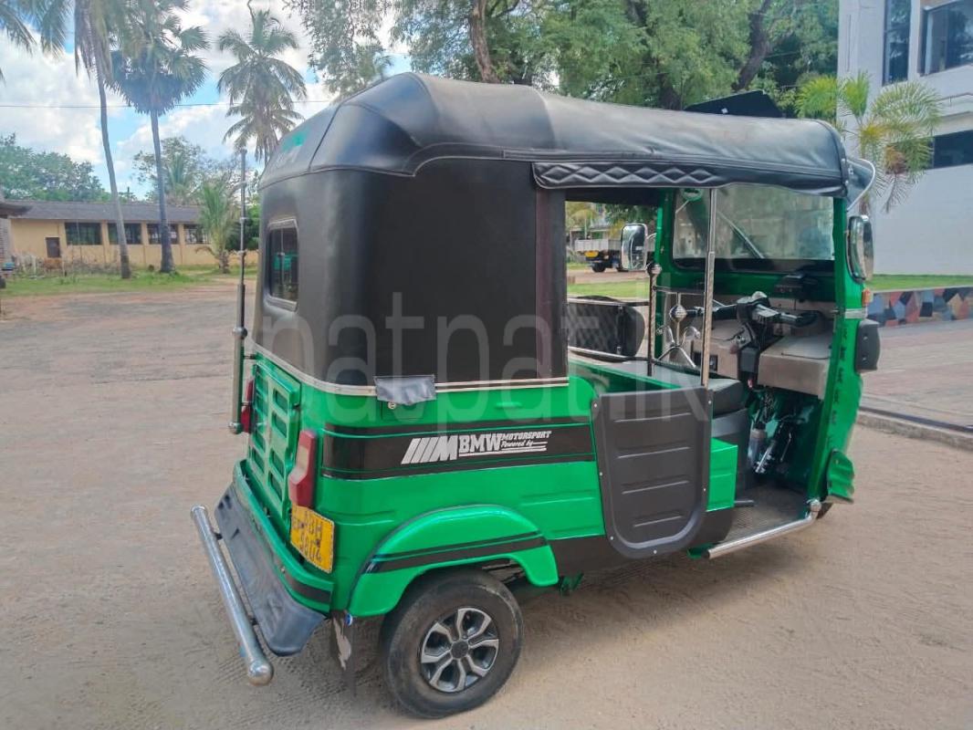 Bajaj Three Wheel 2016 - Reconditioned Three wheeler sale in Sri Lanka - patpat.lk