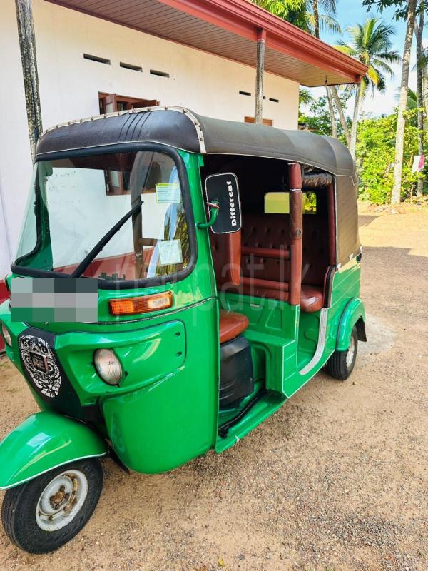 Bajaj 4 stroke 2020 - பயன்படுத்தப்பட்டது முச்சக்கர வண்டி sale in Sri Lanka - patpat.lk